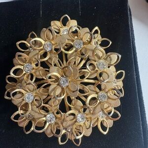 Elegant Gold Floral Brooch
